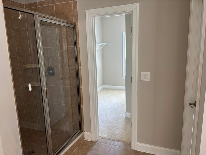 Building Photo - 2035 Davallia Ct