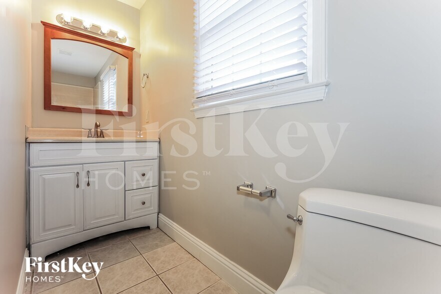 Building Photo - 2067 Shillingwood Dr NW