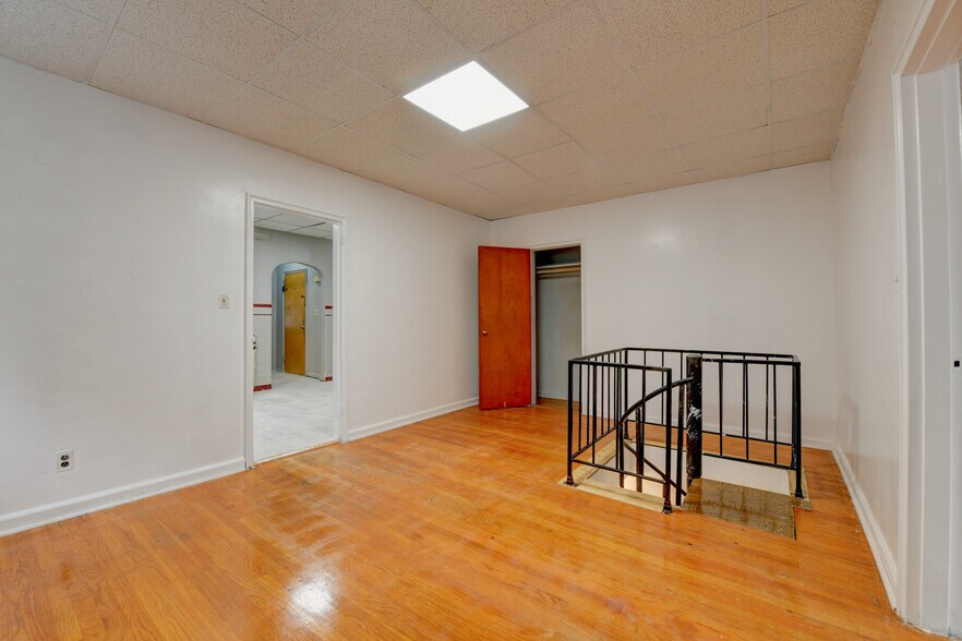 Building Photo - 71 Carmer Ave