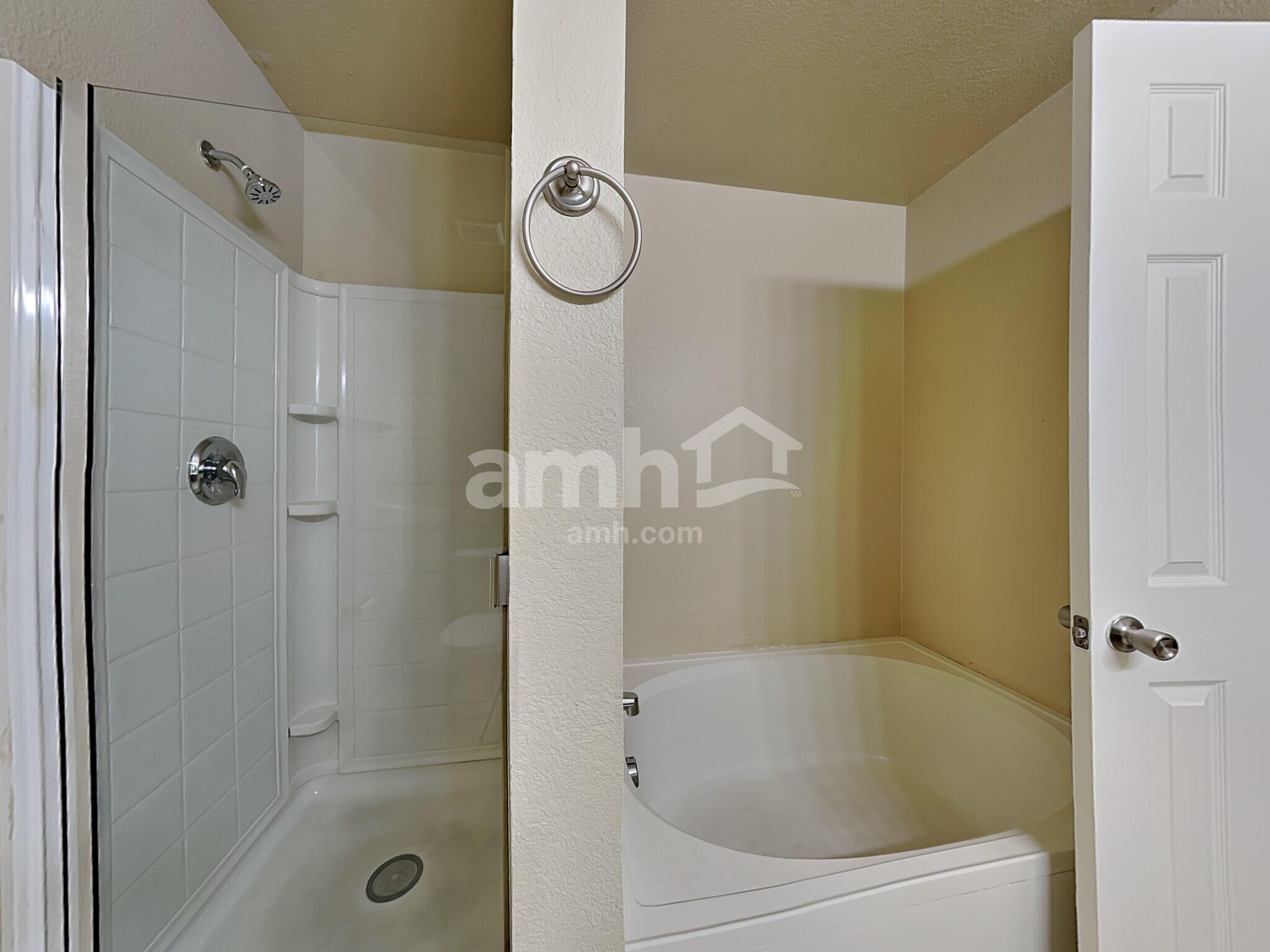 Building Photo - 1405 Sun Breeze Dr