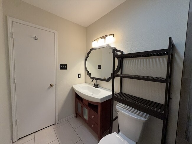 Building Photo - 6415 Elm Springs Dr
