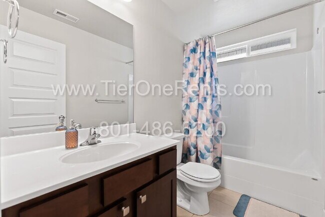 Building Photo - NO DEPOSIT option available for qualified ...