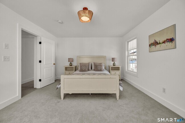 Building Photo - 5 Main Dr