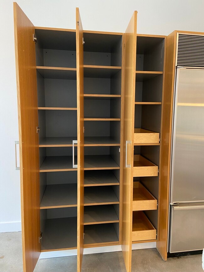 Building Photo - 615 Hampton Dr