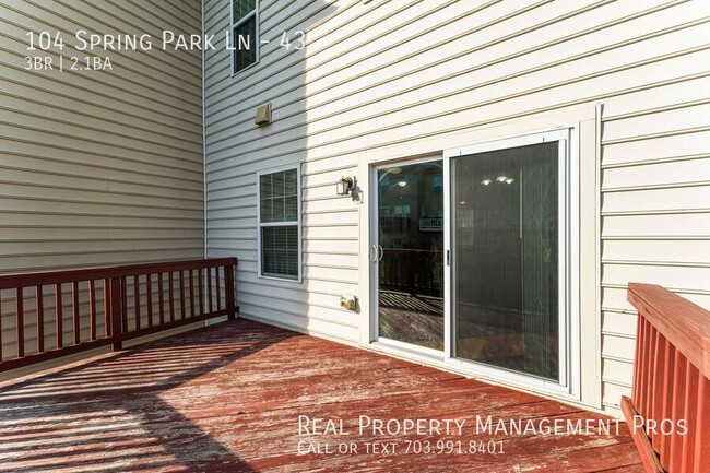 Building Photo - 3 Bed Townhome near I-95!