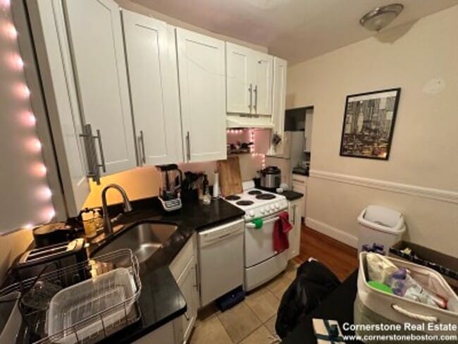 Building Photo - FENWAY (NEU) 3 BR Apt - 9/1 - NO BROKER FEE