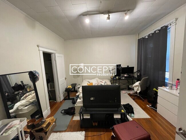 Building Photo - 18 Euston St