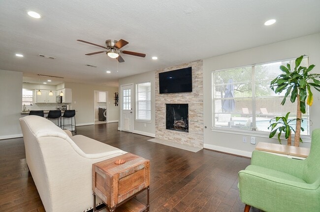 Building Photo - 2019 Briarlee Dr