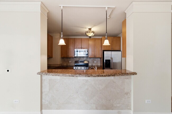 Building Photo - 201 N Westshore Dr