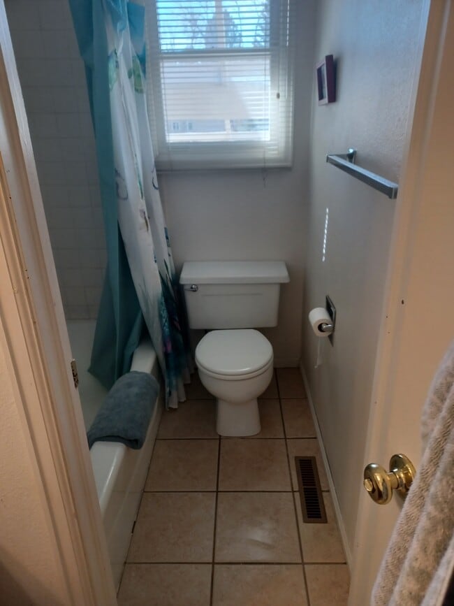 Building Photo - 3000 Regatta Ln