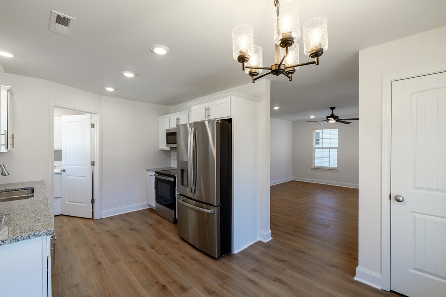 Building Photo - 812 Aubrey Ave