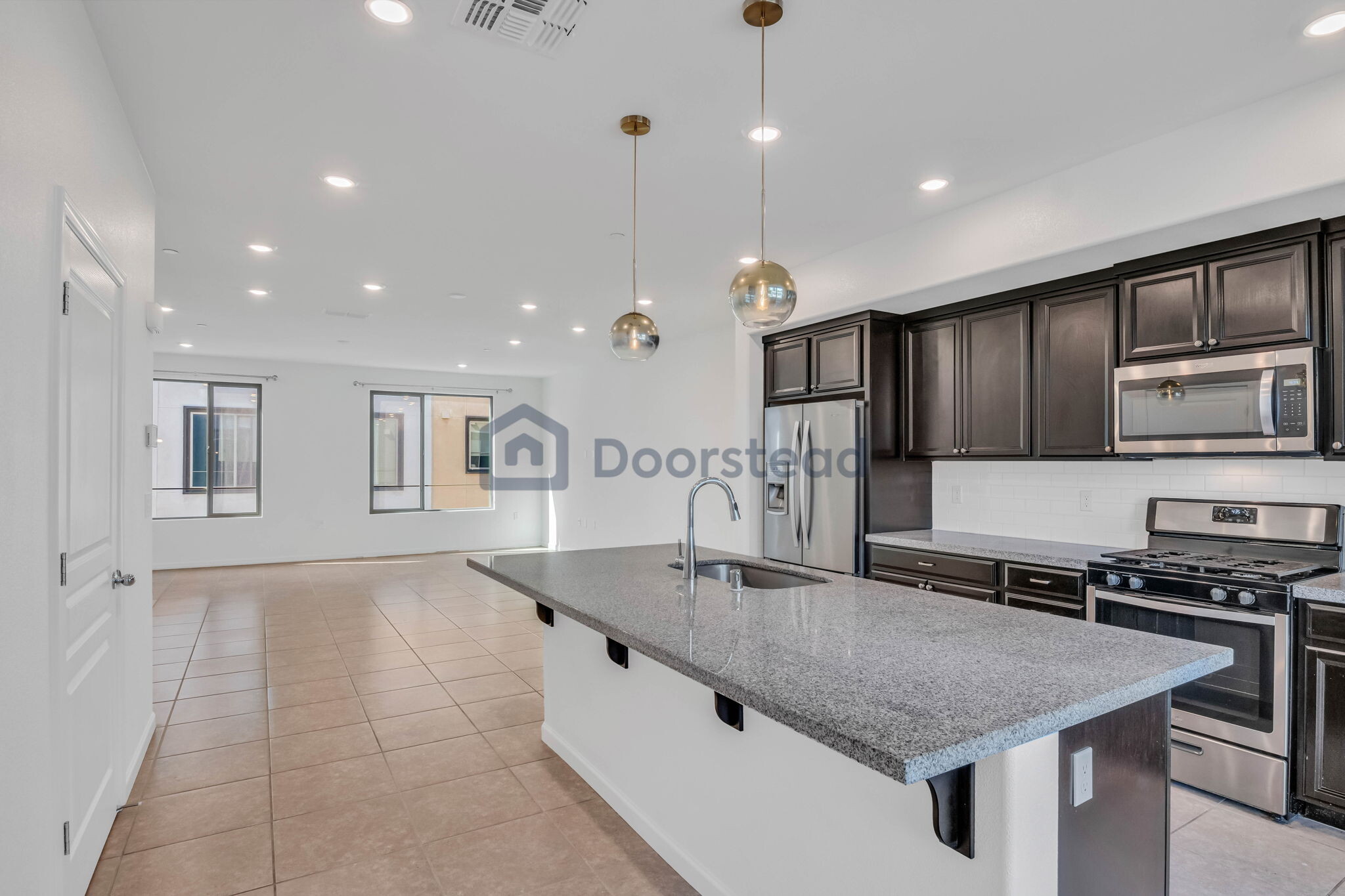 Building Photo - 25443 Parklane Dr