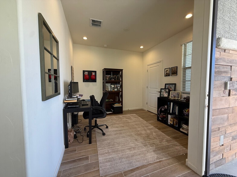 Building Photo - 174 N Spring Flower Dr