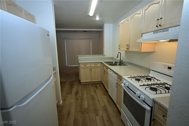 Building Photo - 8465 Blue Island Ave