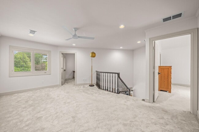 Building Photo - 8707 Savannah Ave