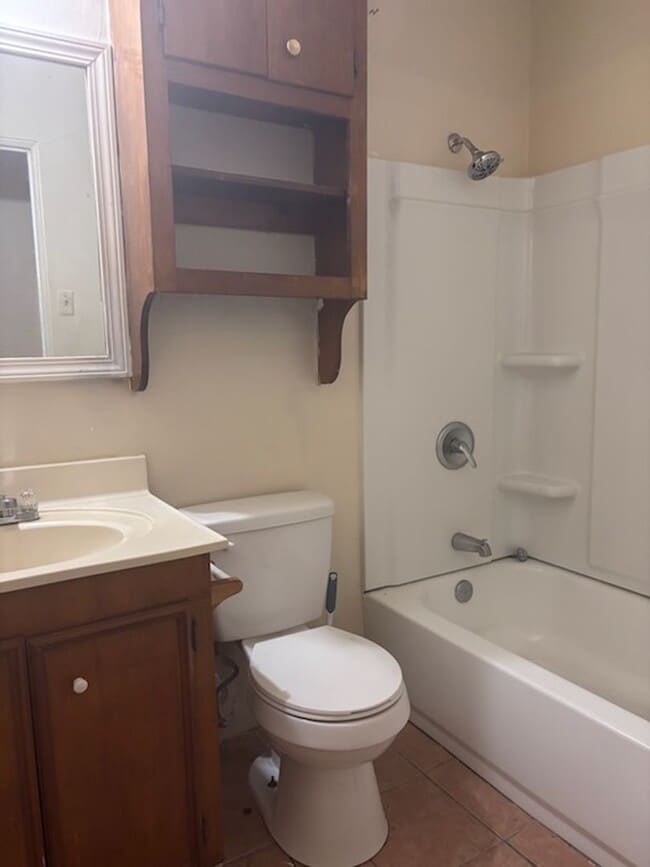 Building Photo - 1735 Woody Dr