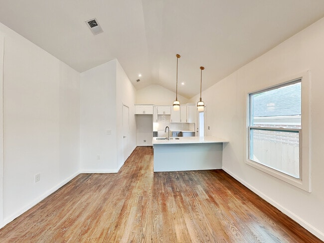 Building Photo - 304 Sciple Terrace NW