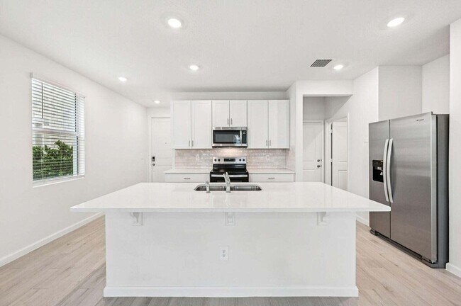 Building Photo - 569 Salisbury Cir