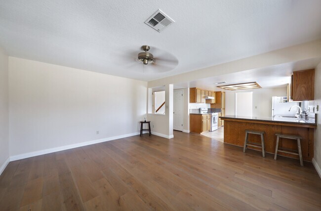 Building Photo - 10205 Single Oak Dr