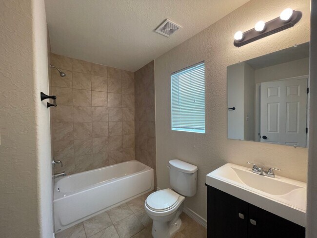 Building Photo - Townhome for rent