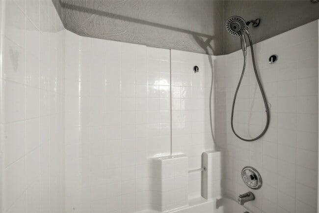 Building Photo - 2305 Orchid Dr