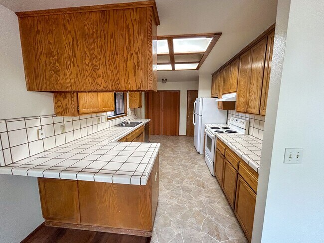 Building Photo - Spacious 2 Bed 1 Bathroom House In Shingletown