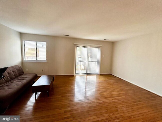 Building Photo - 1601 Linden Way