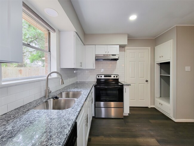 Building Photo - 1803 Cypress Dr