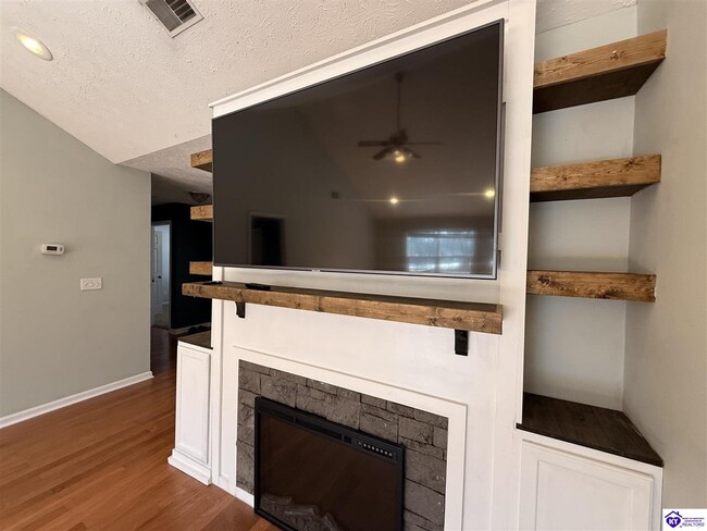 Building Photo - 115 Twin Oaks Dr