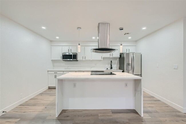 Building Photo - QUALITY DESIGNER Remodeled Condo in a Guar...