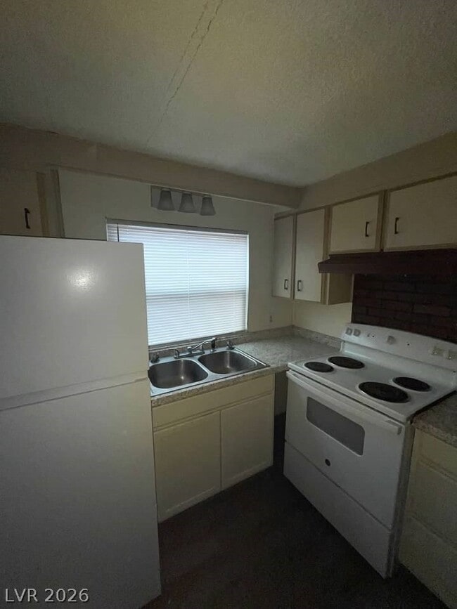 Building Photo - 1121 Pawnee Ln