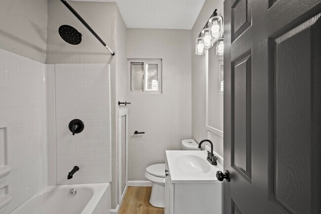 Building Photo - SCORE 50% OFF 1ST MONTH'S RENT IF SIGNED BY JULY 17! Beautiful 2 bedroom home in Homestead availa...