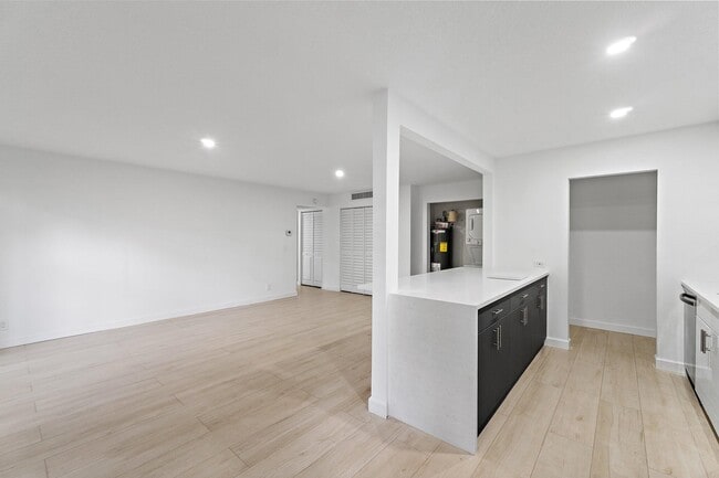 Building Photo - 150 Pineview Rd