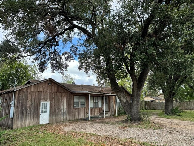 Building Photo - 13916 Reo St