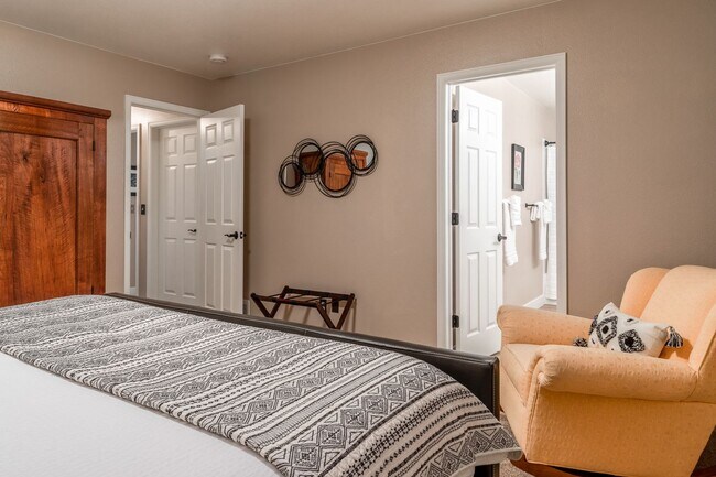 Building Photo - 3 Bed 2 Bath Townhome in Central Loveland