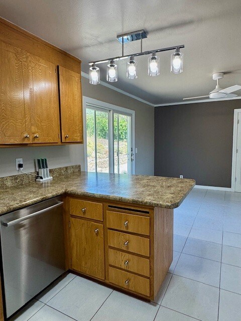 Building Photo - 5117 Myrtle Dr