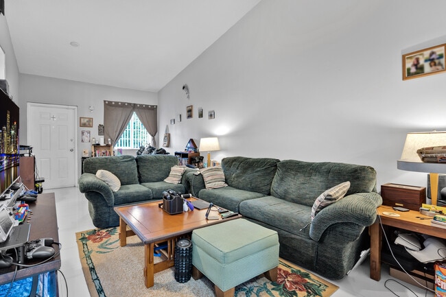 Building Photo - 3395 NE 9th Dr