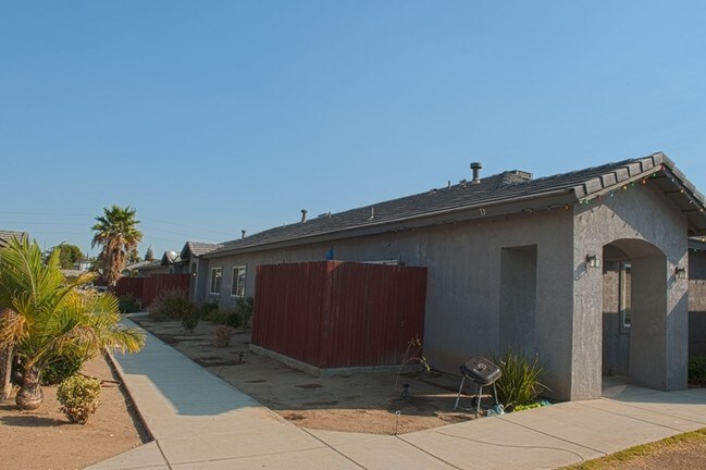 Building Photo - Blue Mountain Apartments
