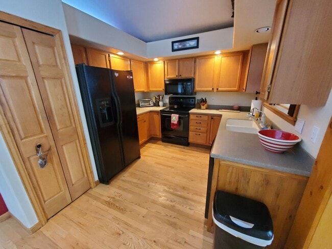 Building Photo - Extended Winter rental-Flexible lease term...
