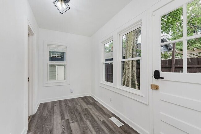 Building Photo - Charming, Fully Updated Broad Ripple Gem!