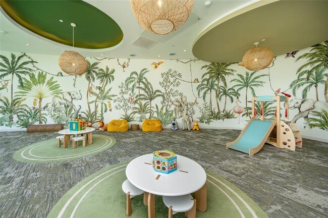 Building Photo - 700 NE 24th St