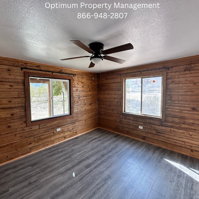 Building Photo - Charming 2 Bedroom Home on Large Private Lot with Mountain Views