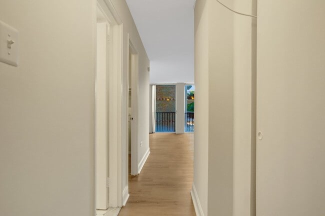 Building Photo - Studio Condo with all utilities included f...