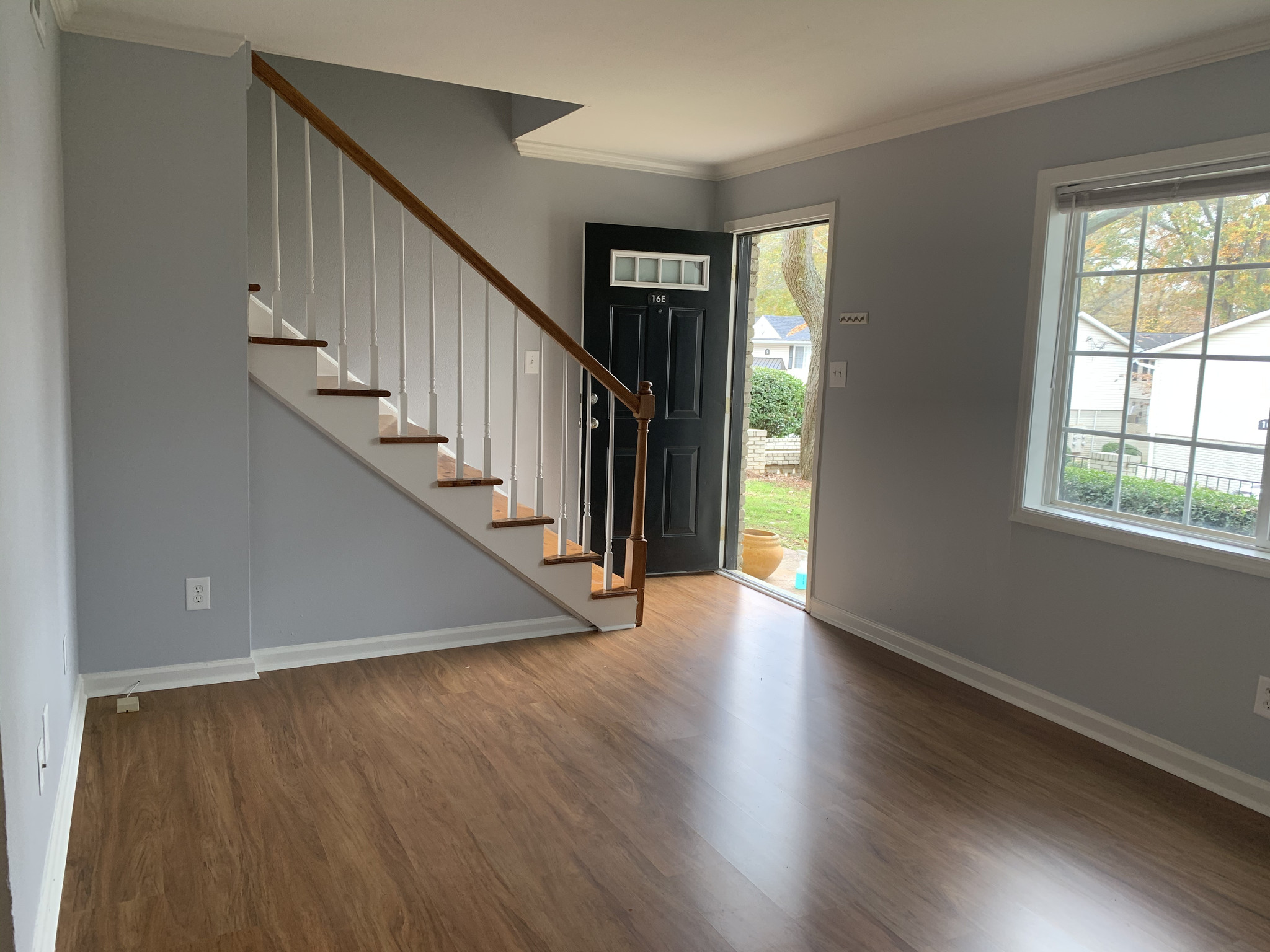 Living room - 6940 Roswell Rd