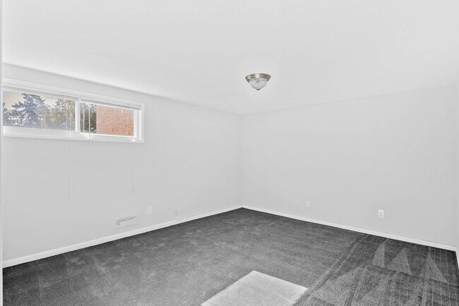 Building Photo - The Greenbriar