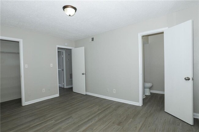 Building Photo - 2065 Alison Ct SW