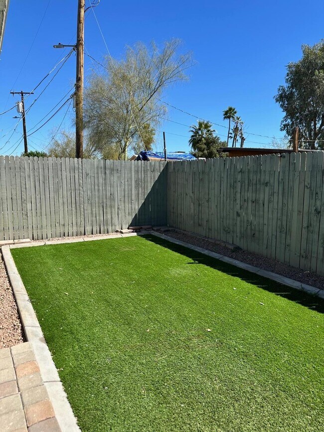 Building Photo - 16801 N 26th St