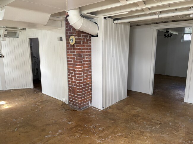 Building Photo - 1303 N 7th St