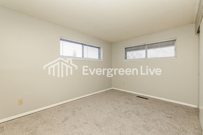 Building Photo - 2162 Burnside Dr