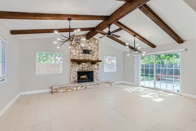 Building Photo - Ready for Move In! $250 off of the first full month's rent!